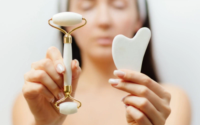 do you use gua sha or jade roller first