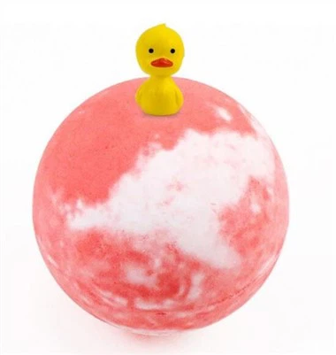 Bombe da bagno con giocattolo di pollo in cima