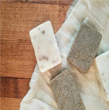 Prodotto esfoliante per la cura della pelle per adulto